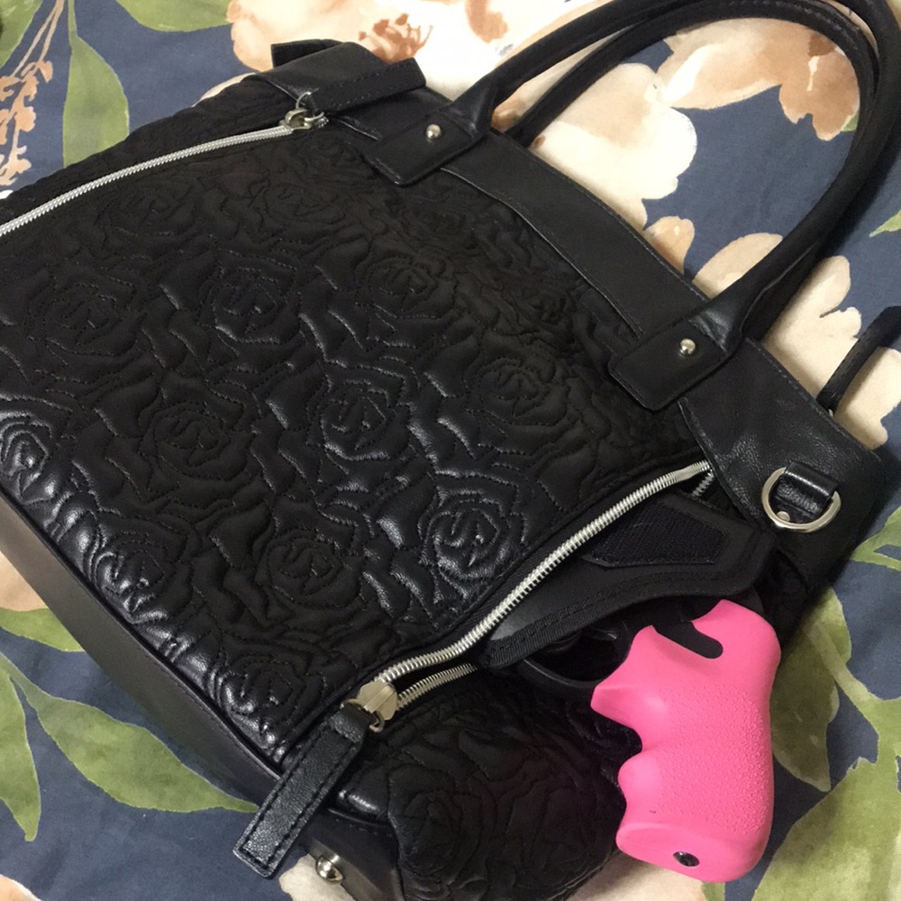 Gun Tote’n Mama Black Embossed shoulder Purse - Picture 13 of 17